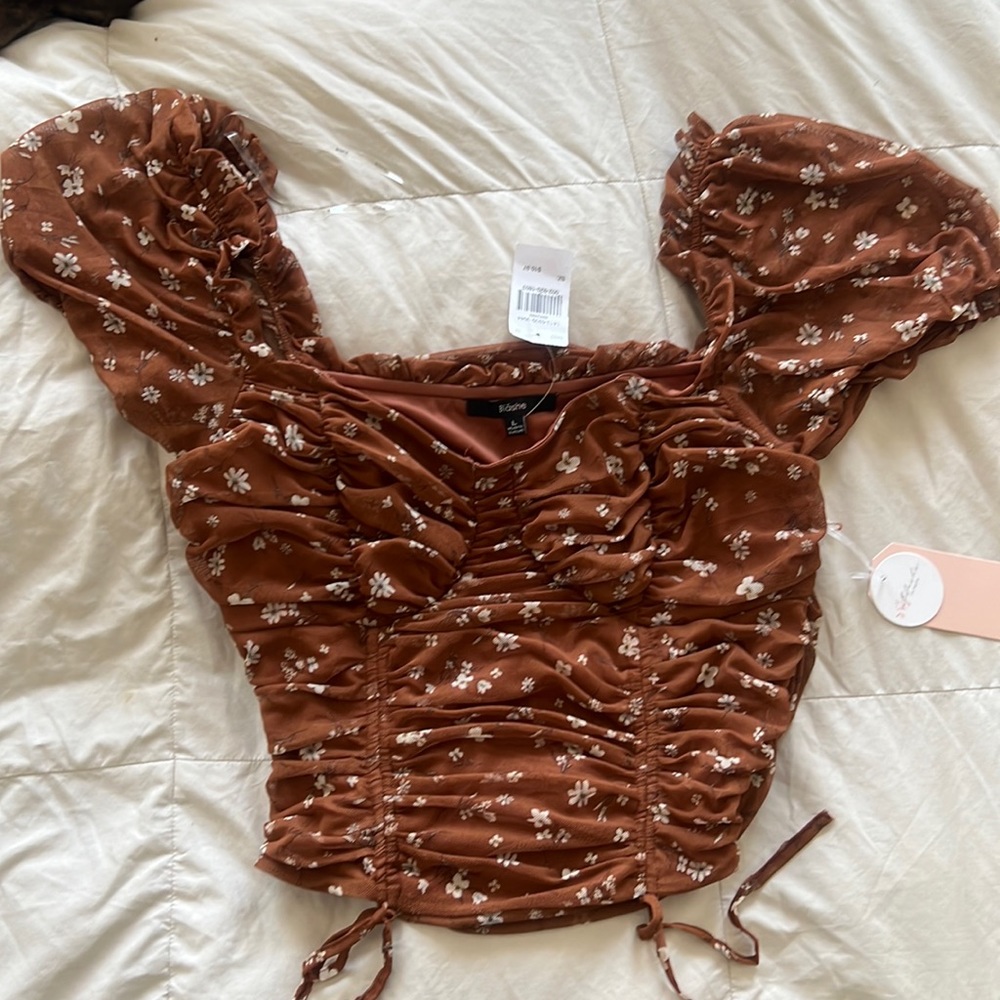 FLOWER PRINTED corset-shaped shirt 
New with tags!!